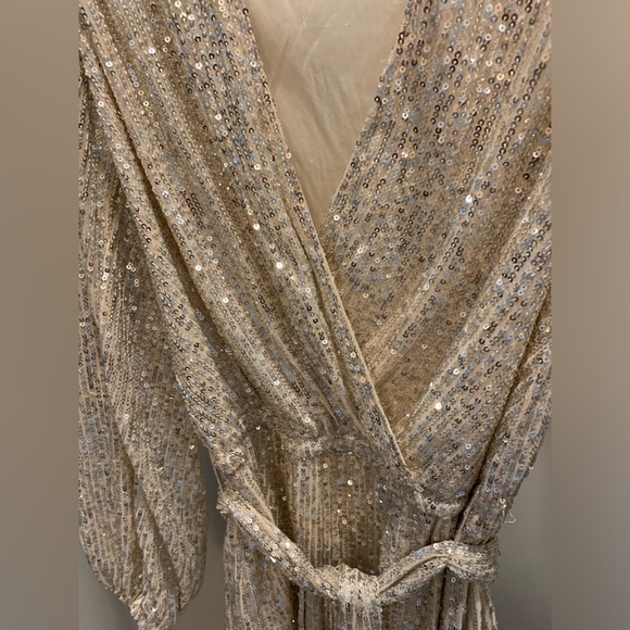 Champagne Sequin Mini Dress by Vici. New Without Tags- Never worn - Picture 3 of 4